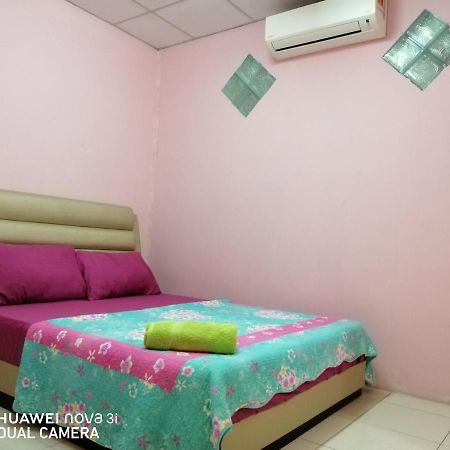 Layla Inn Batu Pahat Exterior foto